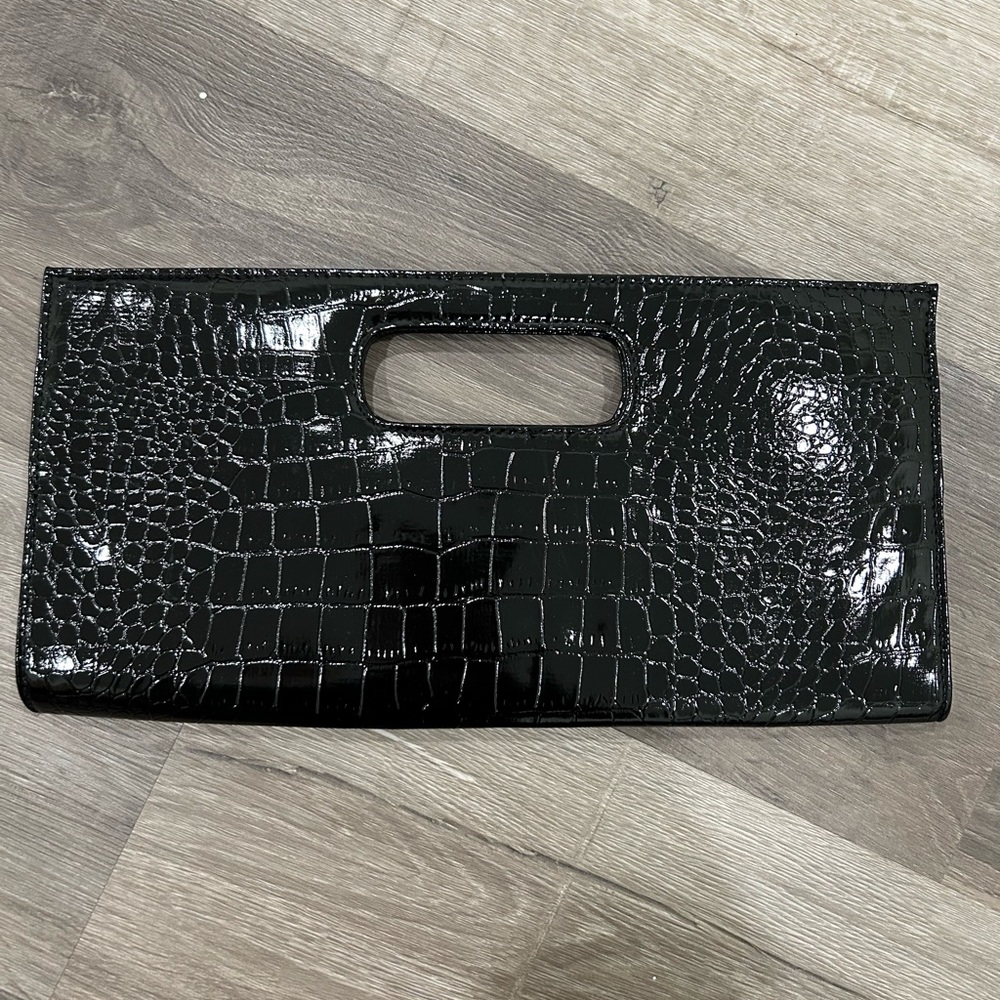 Black clutch